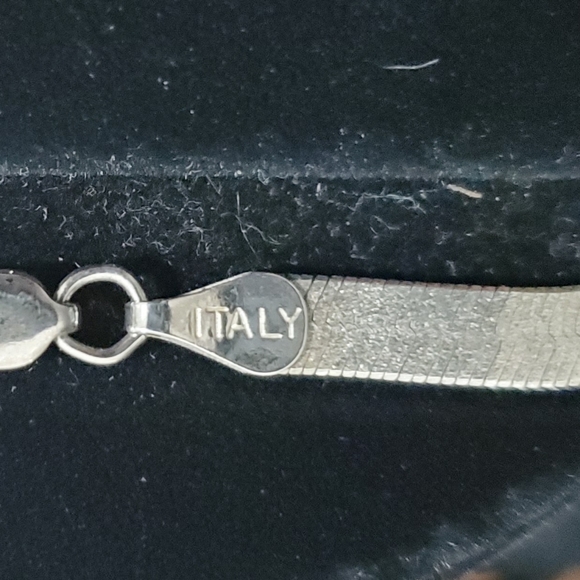 Beautiful Sterling Silver Double-Sided Herringbone Necklace - Picture 4 of 5